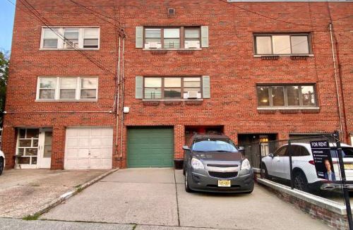The Heights Apartment | Comfortable home close to Manhattan,Wall St & more
