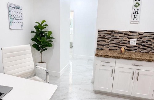 Royal Poinciana Villa | Comfortable Home for 3 Free Parking & Laundry