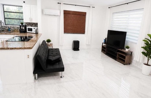 Royal Poinciana Villa | Comfortable Home for 3 Free Parking & Laundry
