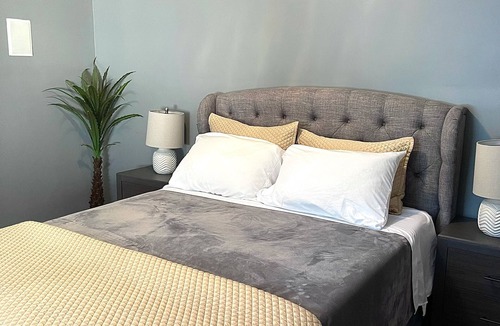 SeaTac House | Comfortable Home Minutes Away From SeaTac Airport. Good for Cruise customers