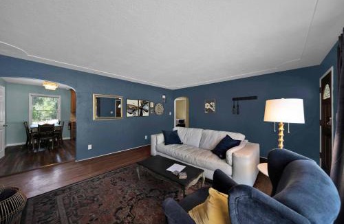 Redding House | Comfortable home near river access trail