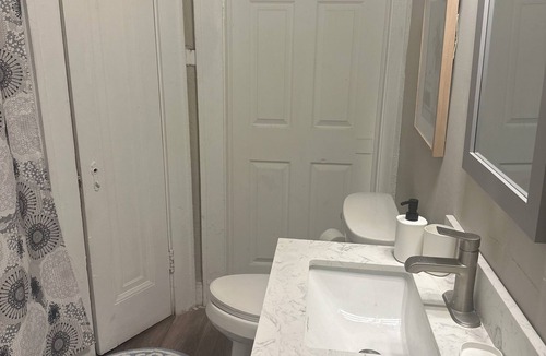 Springfield Apartment | Comfortable Home with Weekly and Monthly Rates!