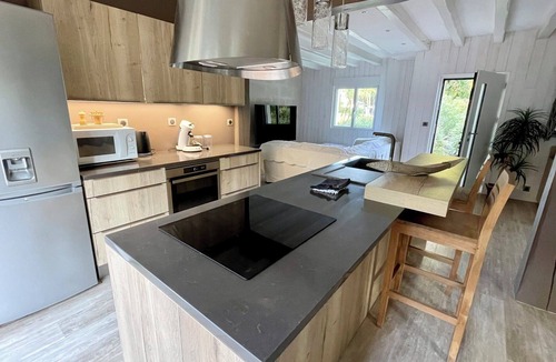 Claouey Cottage | Comfortable house with heated pool + huge terrace a few steps from the bay beach