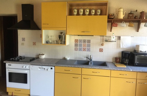 Langon House | Comfortable house with park and swimming pool, ideal for families or just relaxing.