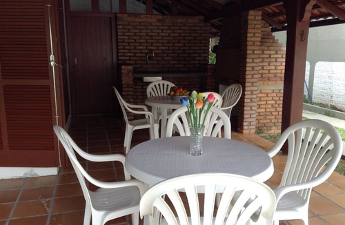 Cachoeira do Bom Jesus House | Comfortable house 80 meters from the beach, safe, easy access, and air conditioning!