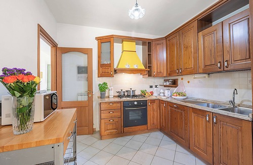 Pescia House | Comfortable House Private Pool & View for 8, Pescia, Italy