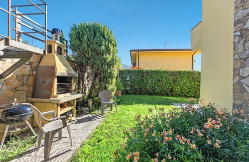 Pescia House | Comfortable House Private Pool & View for 8, Pescia, Italy