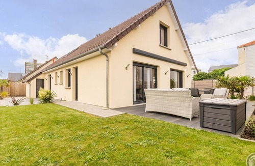 Granville Cottage | Comfortable house with enclosed garden, sauna and foosball in Granville