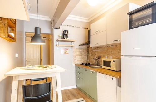 Moda Apartment | Comfortable House with a Cute Backyard in Kadikoy
