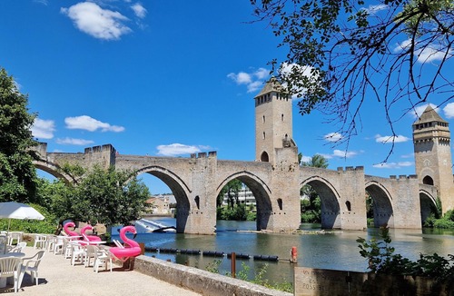 Luzech Boat Rental | Comfortable Houseboat Stay in the Scenic Lot Valley, Luzech
