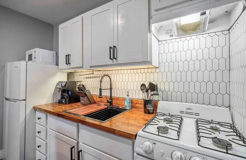 Greater East End Apartment | Comfortable Houston hideaway near Downtown and attractions with fast WiFi, parking