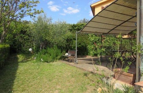 Pomaia Apartment | Comfortable independent apartment in Pomaia,with private garden,Wi-Fi, view