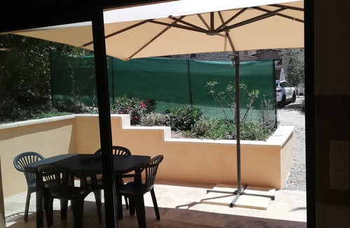 Rognes Cottage | Comfortable independent cottage