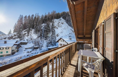 Campitello di Fassa Apartment | Comfortable Apartment “Eurochalet- S2” close to the Ski Lifts with Mountain View, Wi-Fi & Balcony; Parking Available