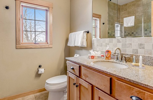 Three Lakes Condo | Comfortable lakefront studio with balcony, kitchenette, pool, gym, & hot tubs