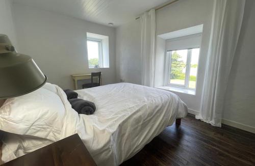 Annagry House | Comfortable lakeside house in Donegal Gealtacht