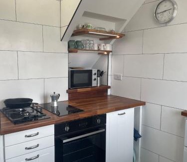 Annagry House | Comfortable lakeside house in Donegal Gealtacht