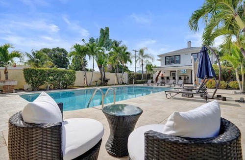 Mango Groves Apartment | Comfortable Large Suite w Pool at Lake Worth