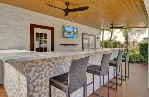 Mango Groves Apartment | Comfortable Large Suite w Pool at Lake Worth