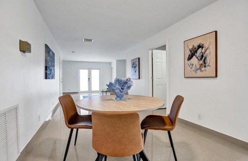 Mango Groves Apartment | Comfortable Large Suite w Pool at Lake Worth