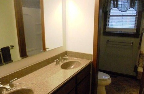Jamestown House | Comfortable living area, 2 bedrooms, kitchen, hot tub - near Xenia/Cedarville
