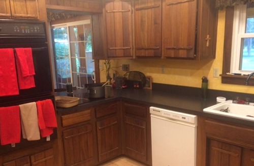Jamestown House | Comfortable living area, 2 bedrooms, kitchen, hot tub - near Xenia/Cedarville