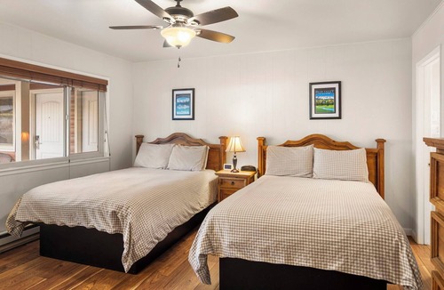 Glencoe Hotel | Comfortable Lodge Room 14 with Extra Amenities (2 doubles, pet-friendly)