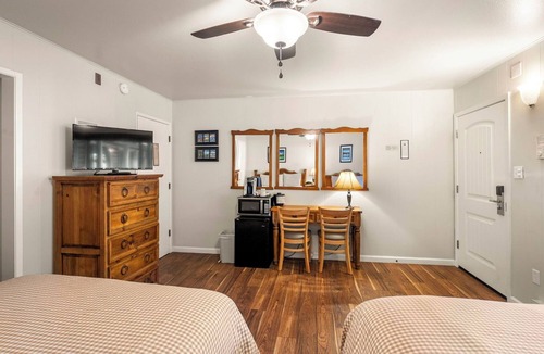 Glencoe Hotel | Comfortable Lodge Room 14 with Extra Amenities (2 doubles, pet-friendly)