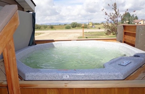 Wisdom Cabin | Comfortable lodging in the heart of the Big Hole Valley.