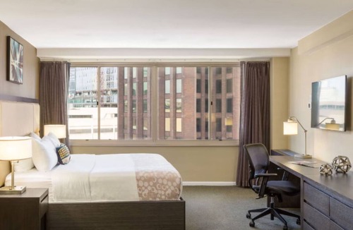 Logan Square Hotel | Comfortable Luxurious Suite with Kitchen Near Philadelphia Museum of Art