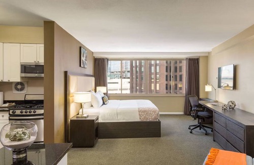 Logan Square Hotel | Comfortable Luxurious Suite with Kitchen Near Philadelphia Museum of Art