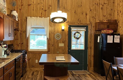 Blissfield House | Comfortable & Luxurious Barndominium - 30 minutes to Mohican State Park!