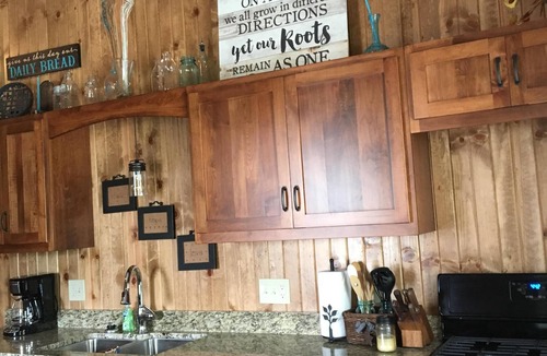 Blissfield House | Comfortable & Luxurious Barndominium - 30 minutes to Mohican State Park!