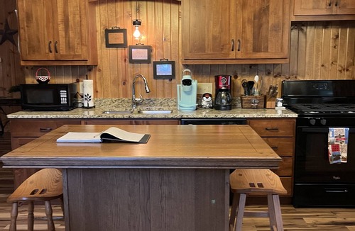 Blissfield House | Comfortable & Luxurious Barndominium - 30 minutes to Mohican State Park!