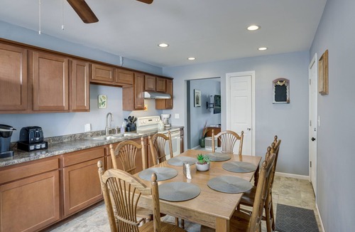 Milwaukee House | Comfortable Milwaukee Abode ~ 10 Mi to Downtown!