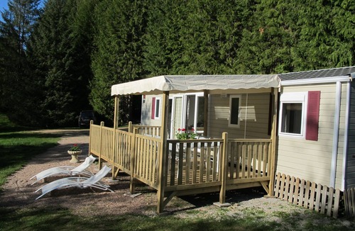 Moux-en-Morvan House | Comfortable mobile home with terrace on the edge of fishing ponds; small boat.