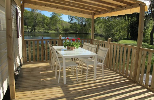 Moux-en-Morvan House | Comfortable mobile home with terrace on the edge of fishing ponds; small boat.