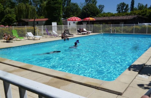 Moncrabeau House | Comfortable Mobile Home with Terrace in Moncrabeau