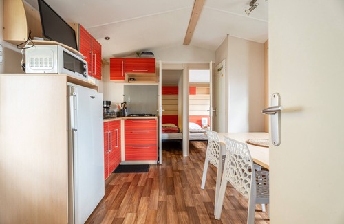 Boofzheim House | Comfortable Mobile Home B027 near Europa-Park with Private Terrace and Shared Garden