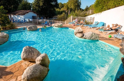 Espelette House | Comfortable mobile home with terrace in Espelette