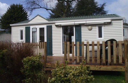 Saint-Nicolas des Eaux House | Comfortable mobile home with terrace in Bieuzy