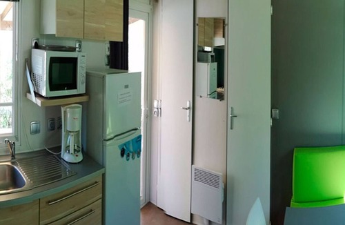 Collias House | Comfortable Mobile Home with Terrace in Collias