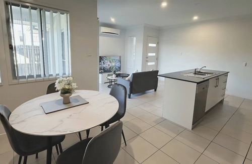 Coomera House | Comfortable modern 3-bedroom house near Westfield | Garage and air conditioning