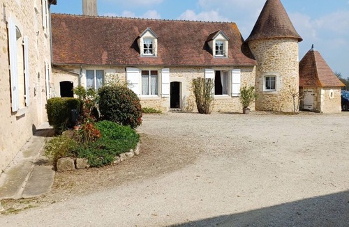 Scoury Cottage | Comfortable Nature Retreat in Arpheuilles with Parking