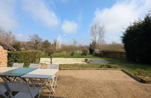Scoury Cottage | Comfortable Nature Retreat in Arpheuilles with Parking