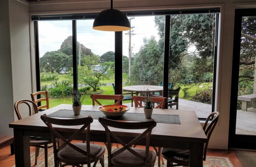 Piha House | Comfortable North Piha family beach-house
