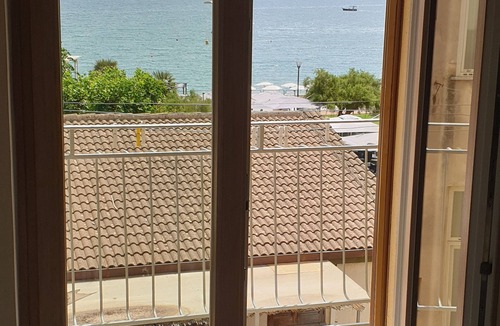 Sapri Apartment | Comfortable one-bedroom apartment with kitchen and level terrace 50 meters from the sea