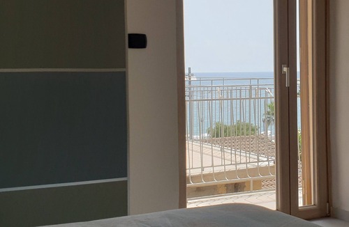Sapri Apartment | Comfortable one-bedroom apartment with kitchen and level terrace 50 meters from the sea