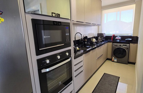 Centro Apartment | Comfortable penthouse with pool just a few meters from Bombinhas beach.