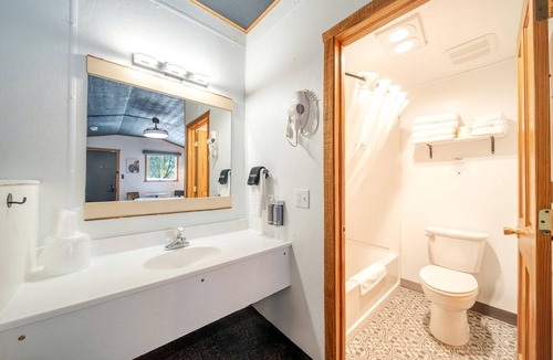 Pinnacles Entrance Badlands House | Comfortable Private Cabin with Modern Updates Near Wall Drug – Wall, South Dakota